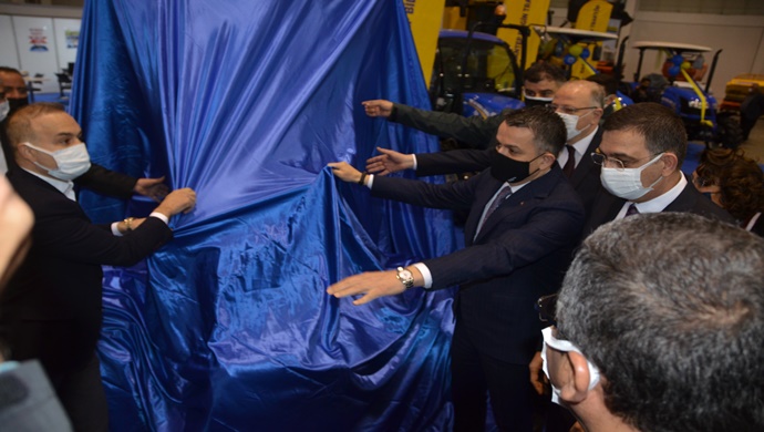 BAKAN PAKDEMİRLİ, NEW HOLLAND TÜRKİYE SATIŞ BİRİNCİSİ BİLGİN GROUP `I TEBRİK ETTİ