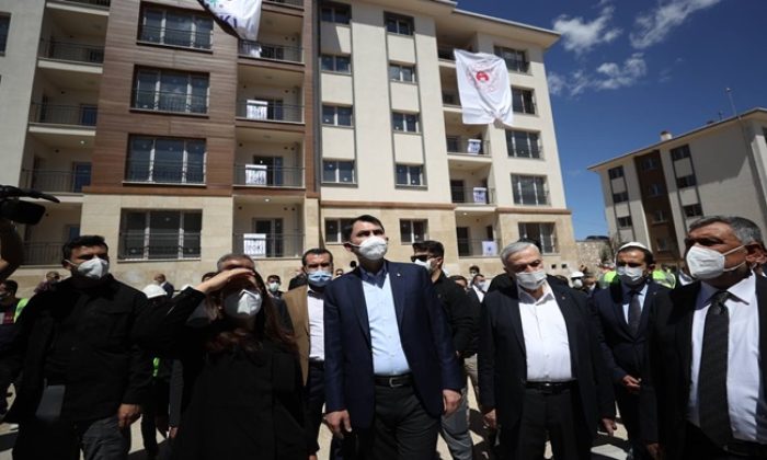 BAKAN KURUM, ELAZIĞ’DA DEPREM KONUTLARINI İNCELEDİ