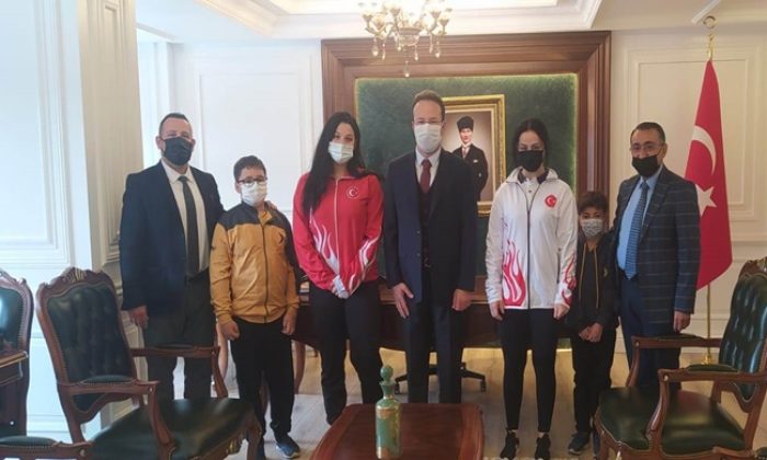 Hüma’nın Şampiyon Sporcuları Kaymakam Yamlı’yı ziyaret etti