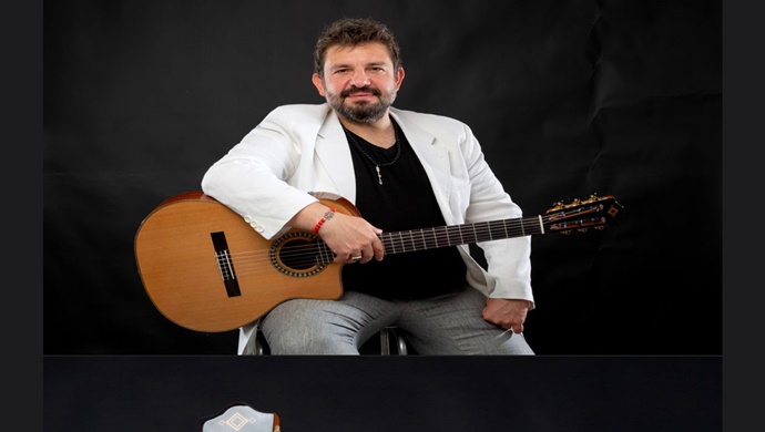 MUSTAFA AKAY’IN YENİ MÜZİK ALBÜMÜ “ÇINAR” SEVENLERİYLE BULUŞTU