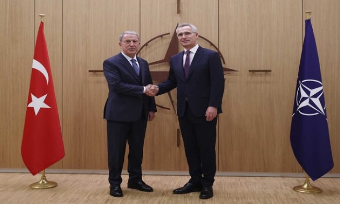 Millî Savunma Bakanı Hulusi Akar, NATO Genel Sekreteri Jens Stoltenberg ile Görüştü