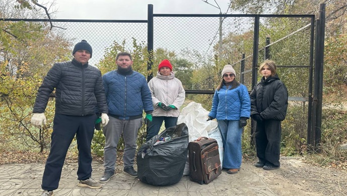 Birleşik Rusya aktivistleri bölgelerde sonbahar temizlikleri düzenledi